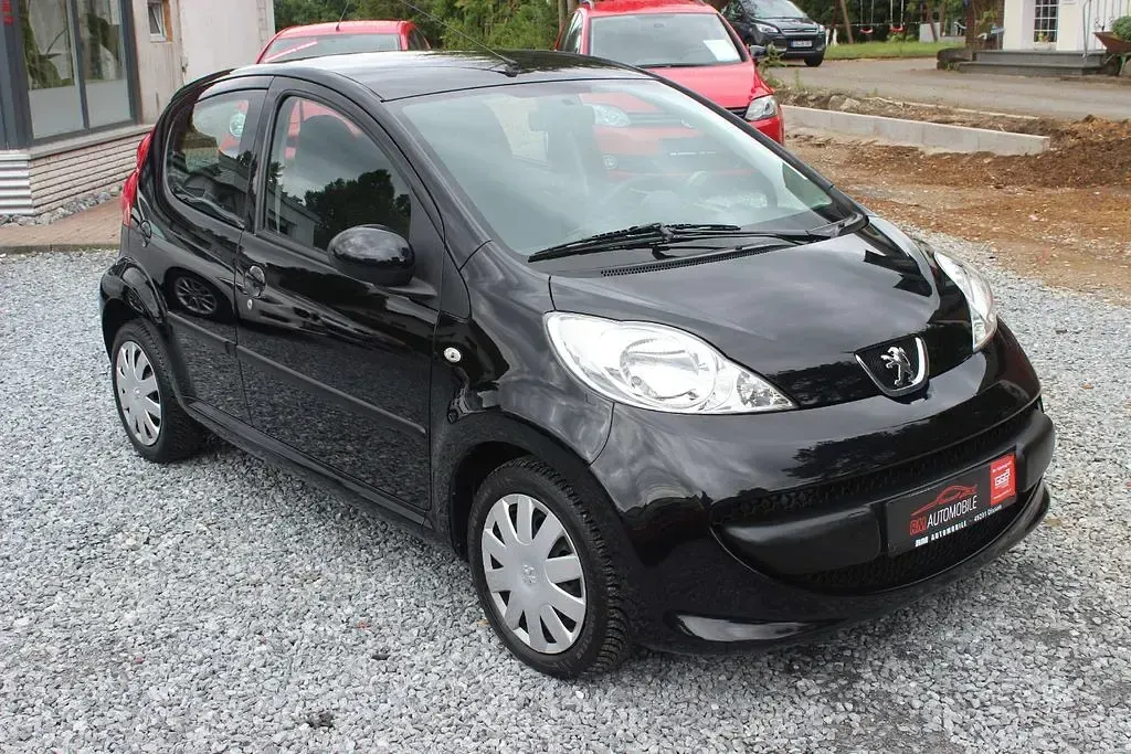 Gebraucht Peugeot 107 68 PS (50 kW) 2008 Schwarz Kleinwagen