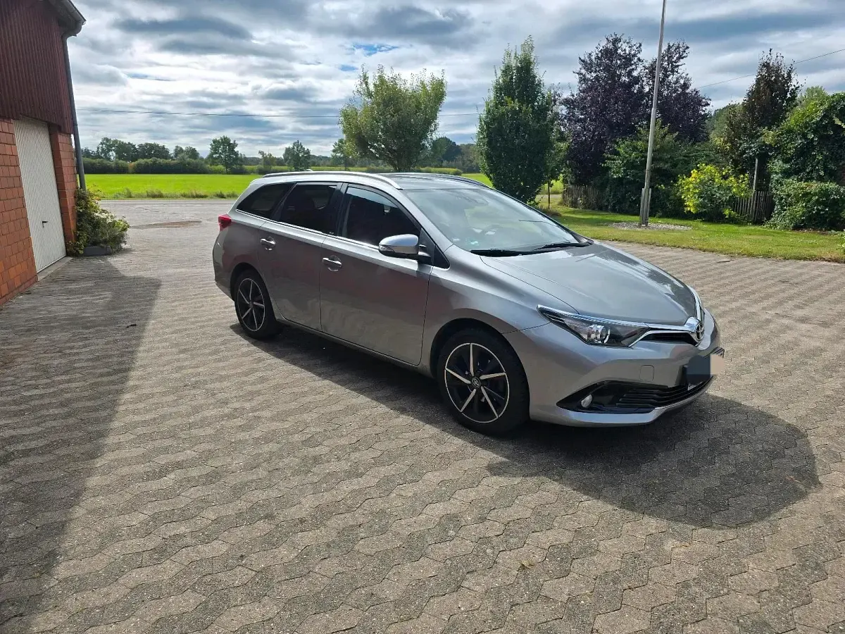 Gebraucht Toyota Auris 116 PS (85 kW) 2017 Grau Kombi