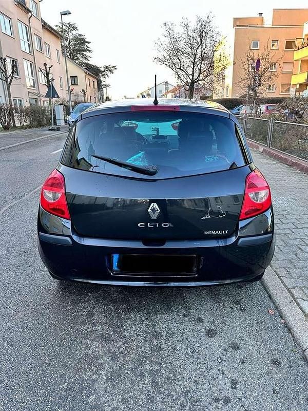 Gebraucht 2006 Renault Clio II Dynamique Limousine | 750 € (Guter Preis) - Bild 1/4