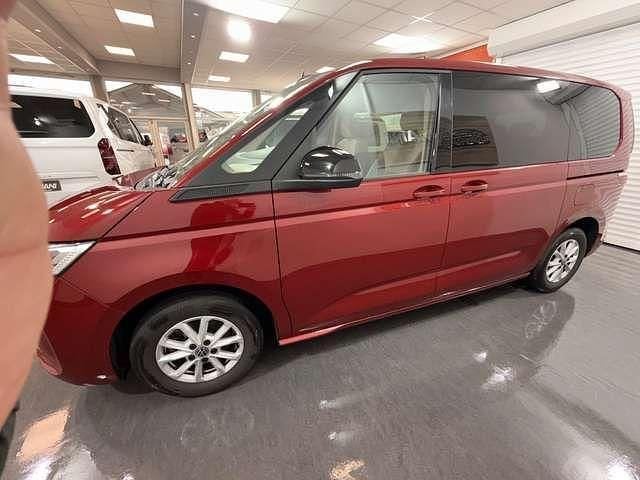 Usata VW Multivan 150 CV (110 kW) 2024 Rosso Monovolume