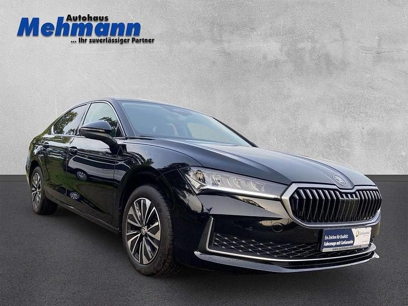 Gebraucht Skoda Superb Selection 150 PS (110 kW) 2024 Ebony schwarz metallic (metallic) Limousine