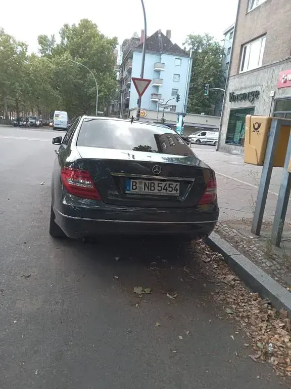 Gebraucht Mercedes C180 Avantgarde 156 PS (114 kW) 2011 Schwarz Limousine