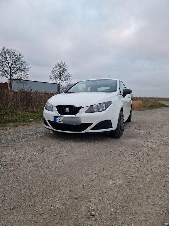 Weiß Gebraucht 2010 Seat Ibiza SC Kleinwagen | 3.990 € (Fairer Preis) - Bild 1/4