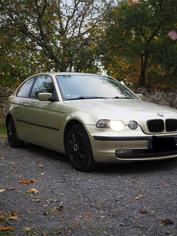 Andere farben Gebraucht 2001 BMW 316 Compact Kleinwagen | 1.600 € (Fairer Preis) - Bild 1/4