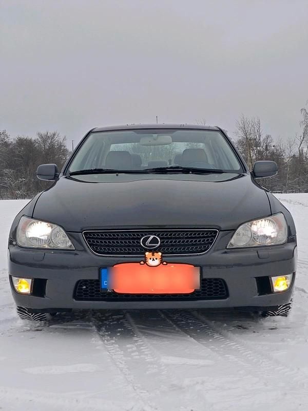 Grau Gebraucht 2003 Lexus IS200 Limousine | 6.800 € - Bild 1/4