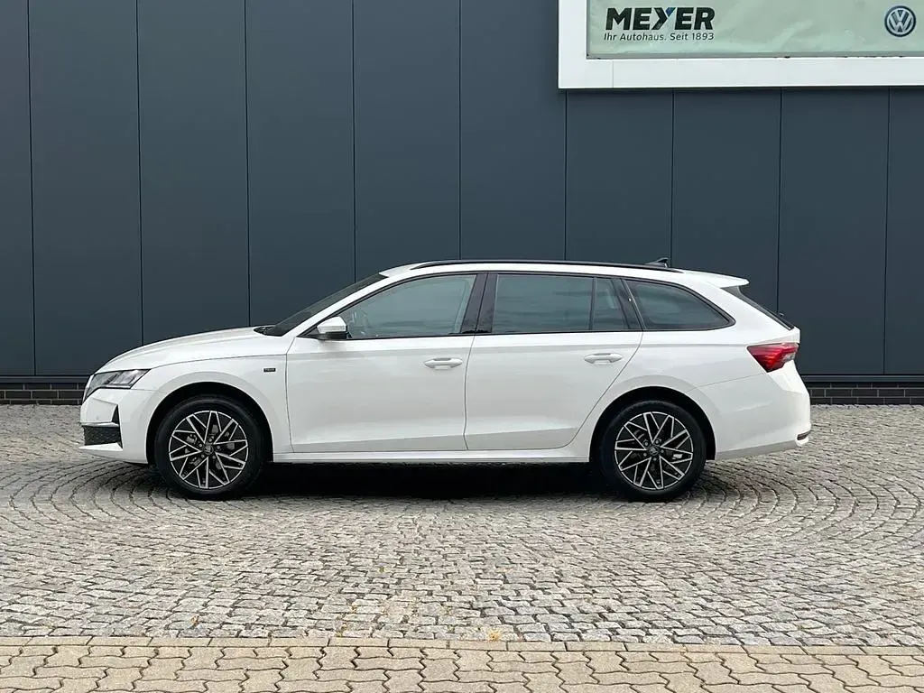 Neu Skoda Octavia Tour 150 PS (110 kW) 2025 Andere farbe Kombi