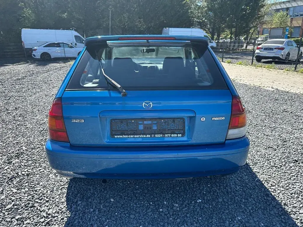Gebraucht Mazda 323 Comfort 88 PS (64 kW) 1999 Blau Limousine