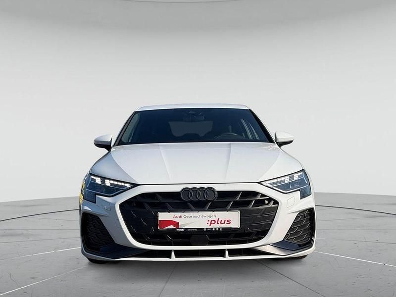 Gebraucht Audi A3 S-Line 116 PS (85 kW) 2025 Gletscherweiß metallic Limousine