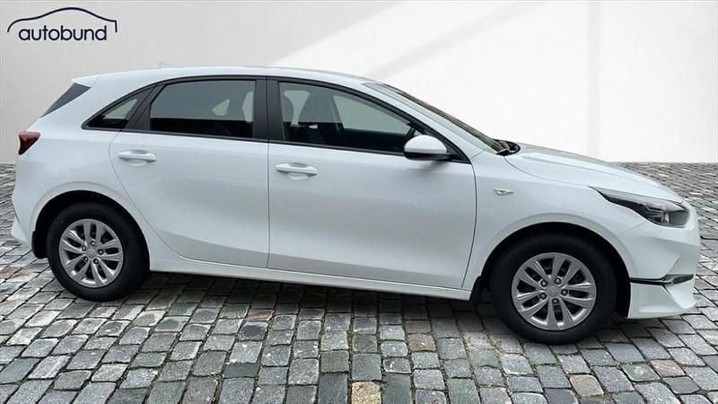 Neu Kia Ceed Best 140 PS (102 kW) 2025 Weiß Kleinwagen