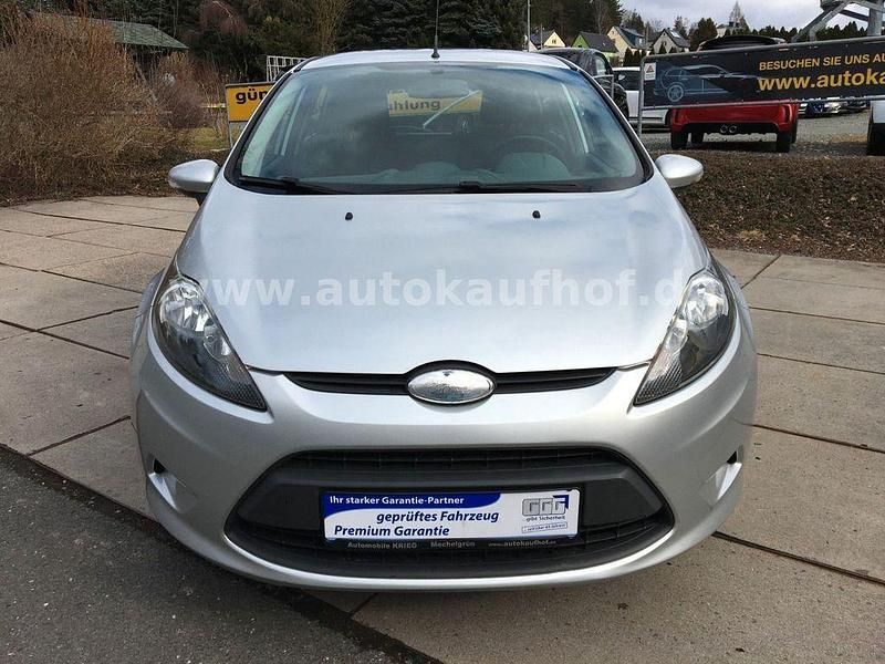 Gebraucht Ford Fiesta Trend 82 PS (60 kW) 2010 Silber Kleinwagen