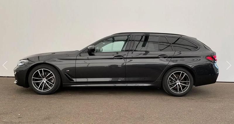 Schwarz Gebraucht 2022 BMW 520 Shadowline Kombi | 41.799 € (Etwas zu teuer) - Bild 1/4