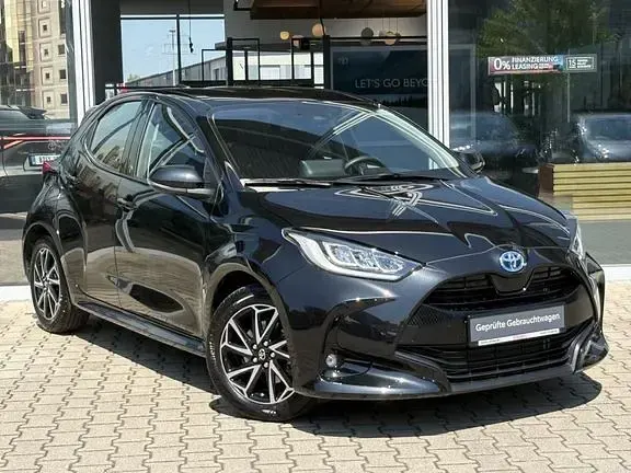 Gebraucht Toyota Yaris Basis 116 PS (85 kW) 2022 Mysticschwarz mica Kleinwagen