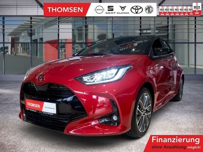 Karminarot dach schwarz Gebraucht 2024 Toyota Yaris Hybrid Plus Limousine | 30.490 € (Teuer) - Bild 1/4