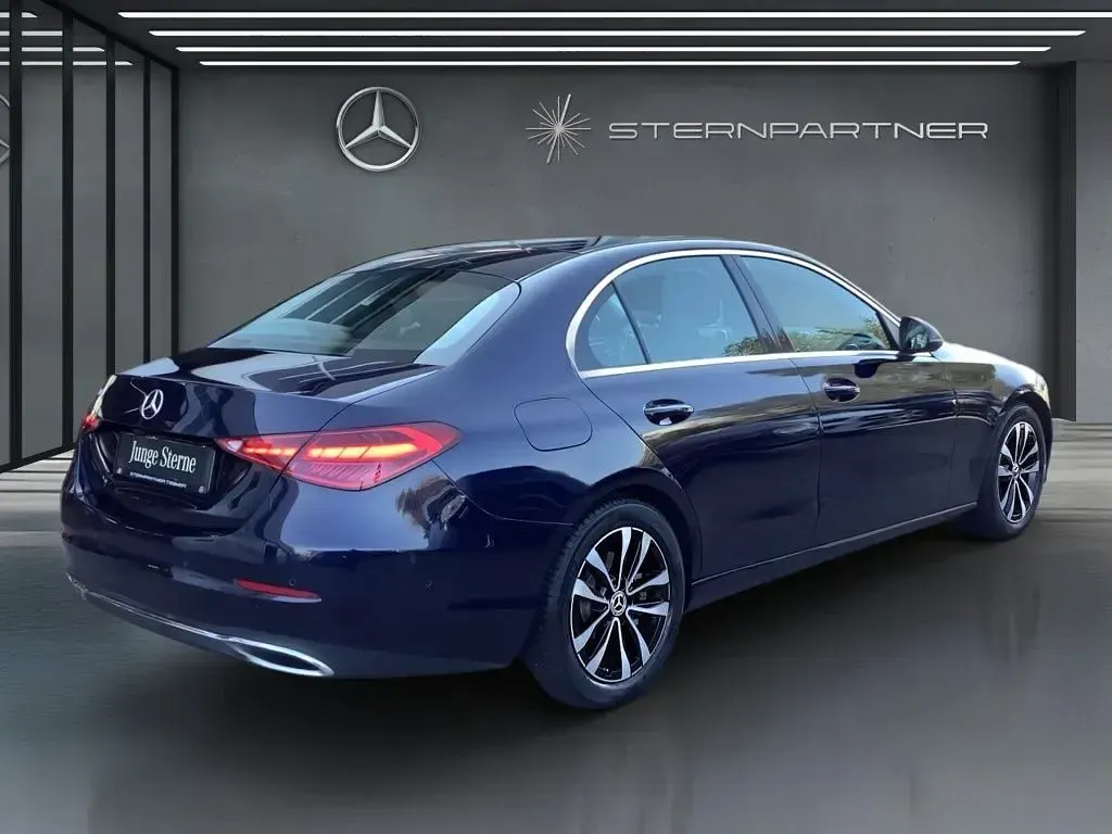 Gebraucht Mercedes C200 Avantgarde 204 PS (150 kW) 2022 Cavansitblau metallic Limousine