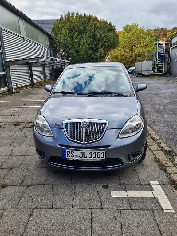 Grau Gebraucht 2009 Lancia Ypsilon Kleinwagen | 3.150 € (Fairer Preis) - Bild 1/4