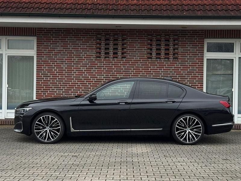Gebraucht BMW 740 340 PS (250 kW) 2020 Saphirschwarz Limousine