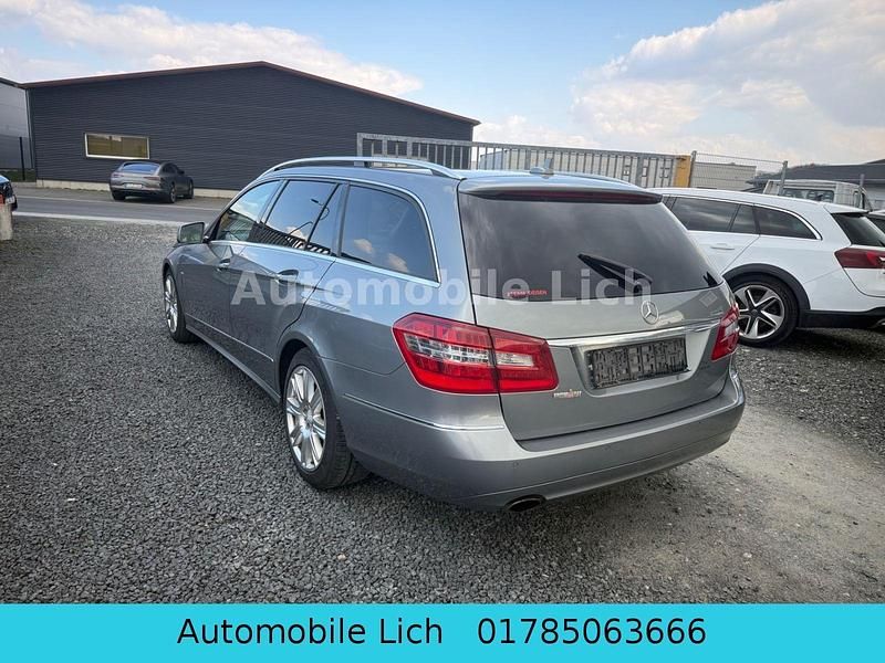Second-hand Mercedes E200 184 CP (135 kW) 2011 Gri Break