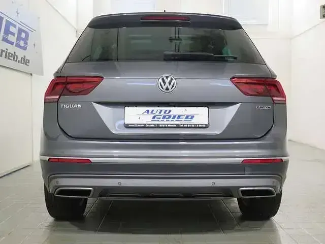 Gebraucht VW Tiguan Highline 239 PS (175 kW) 2020 Indiumgrau metallic SUV