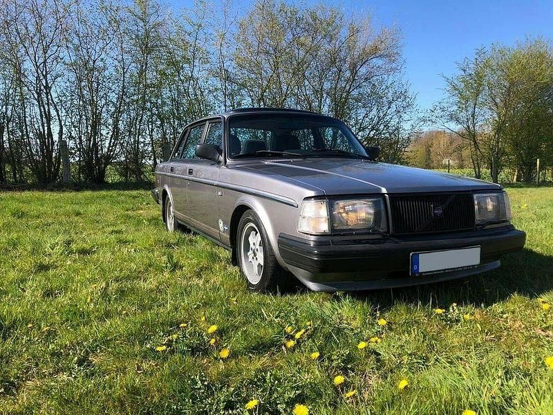 Silber metallic Gebraucht 1990 Volvo 244 Limousine | 9.999 € - Bild 1/4