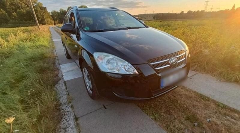 Schwarz Gebraucht 2009 Kia Ceed Kombi | 2.600 € (Fairer Preis) - Bild 1/4
