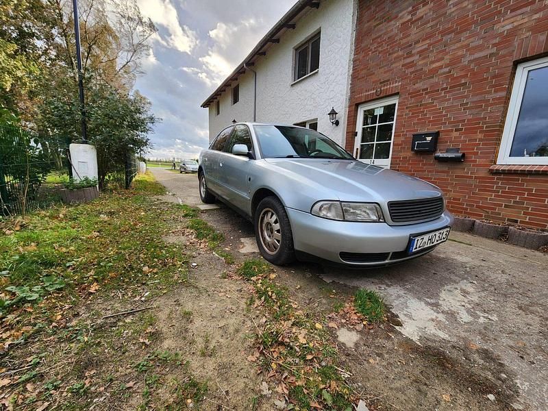 Gebraucht Audi A4 101 PS (74 kW) 1997 Silber Limousine