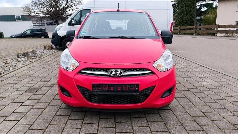 Gebraucht Hyundai i10 70 PS (51 kW) 2012 Rot Kleinwagen