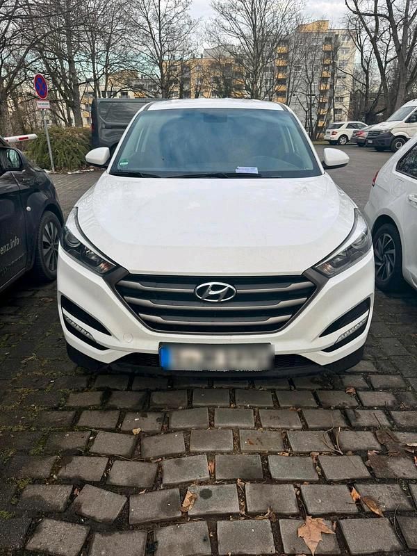 Gebraucht Hyundai Tucson 132 PS (97 kW) 2016 Grau SUV