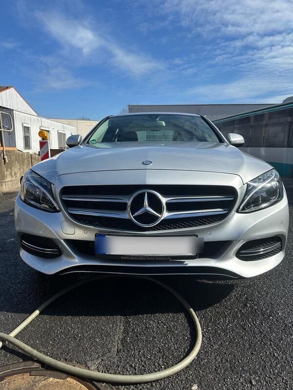 Grau Gebraucht 2015 Mercedes C180 Limousine | 15.700 € (Fairer Preis) - Bild 1/4