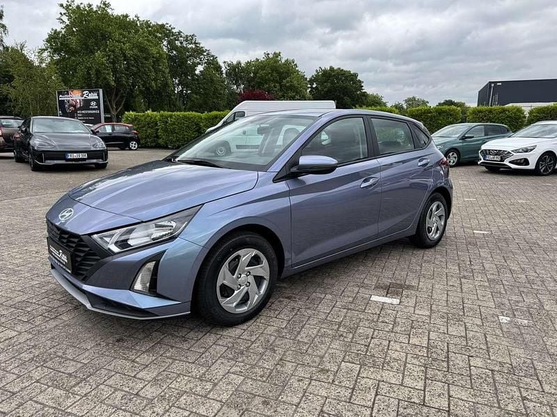 Meta blue Neu 2025 Hyundai i20 Select Limousine | 19.990 € (Etwas zu teuer) - Bild 1/4