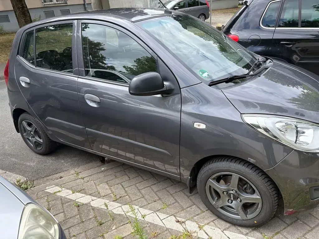 Gebraucht Hyundai i10 Edition 69 PS (50 kW) 2013 Grau Kleinwagen