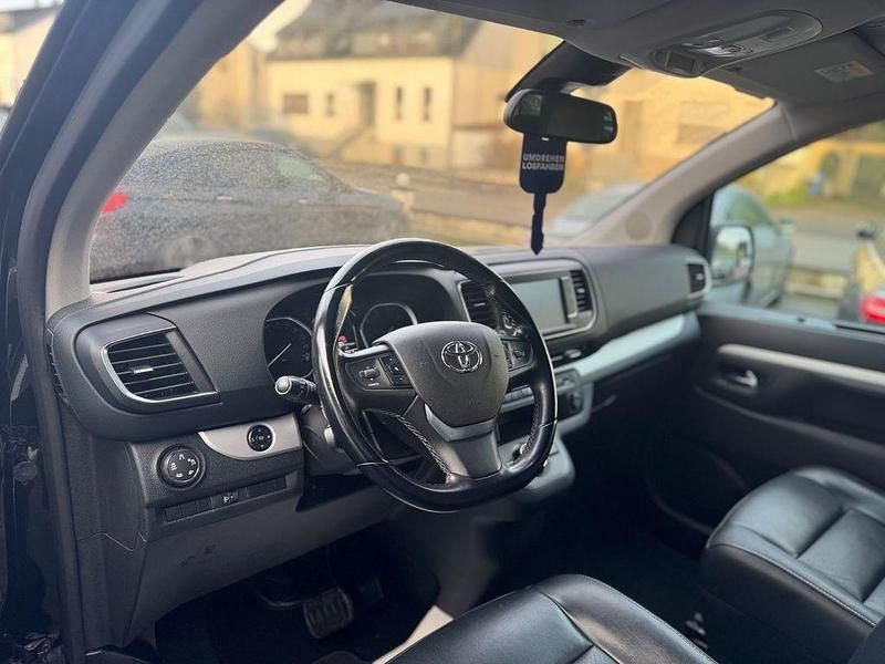 Gebraucht Toyota Proace Verso 177 PS (130 kW) 2017 Schwarz Van / Kleinbus