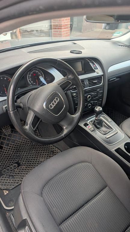 Gebraucht Audi A4 Attraction 179 PS (131 kW) 2011 Grau Limousine