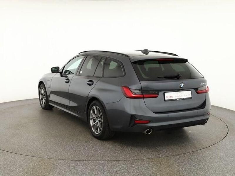 Gebraucht BMW 330e Sport Line 252 PS (185 kW) 2021 Grau Kombi