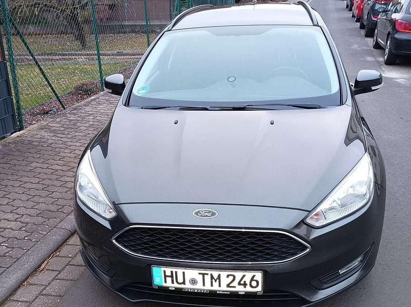 Grau Gebraucht 2018 Ford Focus Business Edition Kombi | 10.000 € (Guter Preis) - Bild 1/4