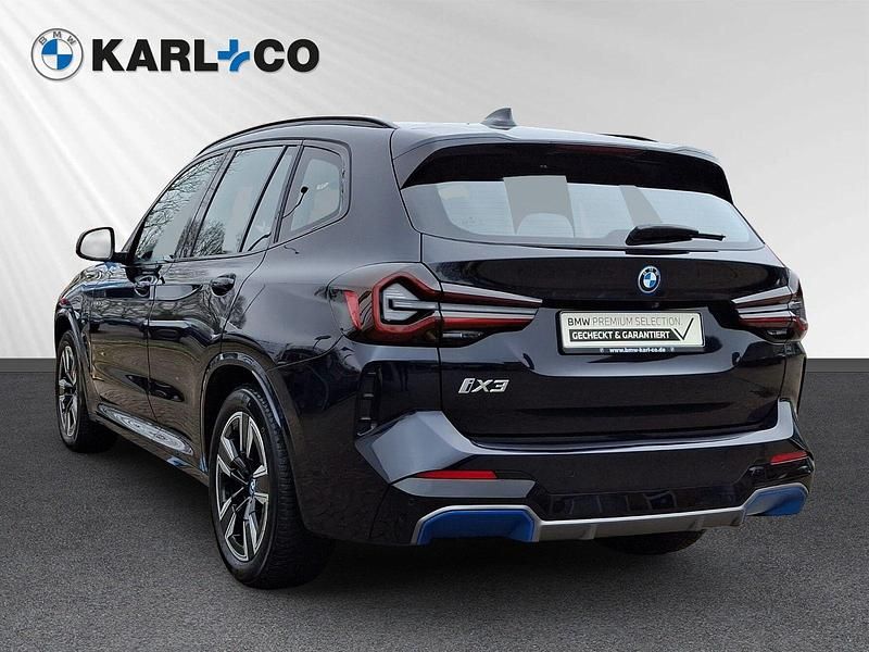 Gebraucht BMW iX3 M Sport 210 kW (286 PS) 2023 Carbonschwarz metallic SUV