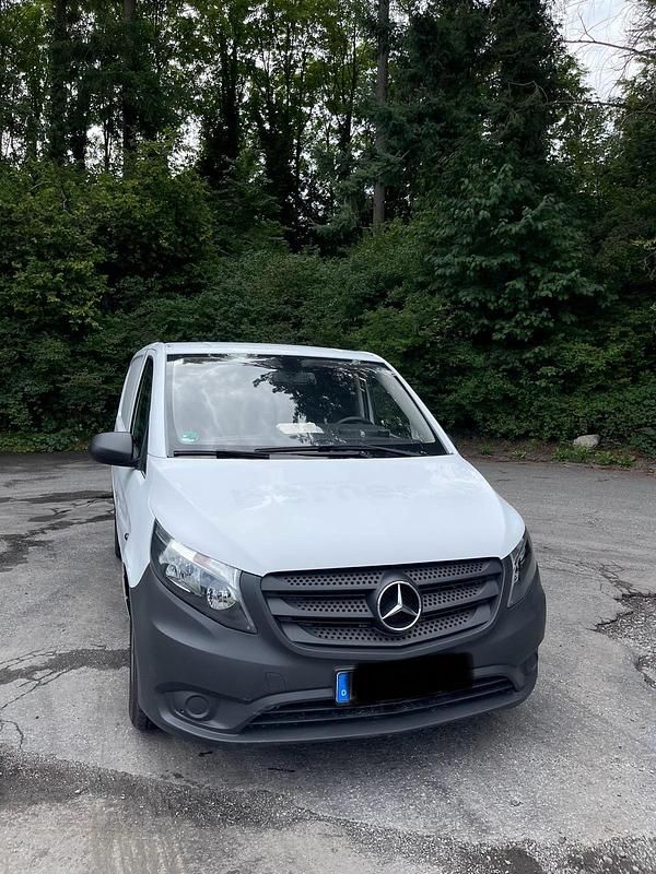 Weiß Gebraucht 2020 Mercedes Vito Van / Kleinbus | 12.550 € - Bild 1/4