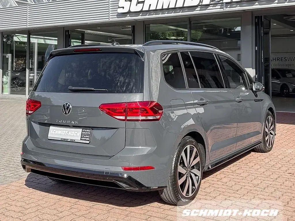 Gebraucht VW Touran Highline 150 PS (110 kW) 2025 Delfingrau (grau) Van / Kleinbus