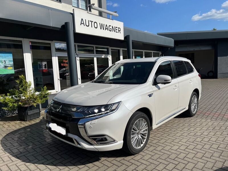 Weiß Gebraucht 2019 Mitsubishi Outlander P-HEV Plus SUV | 21.990 € (Guter Preis) - Bild 1/4