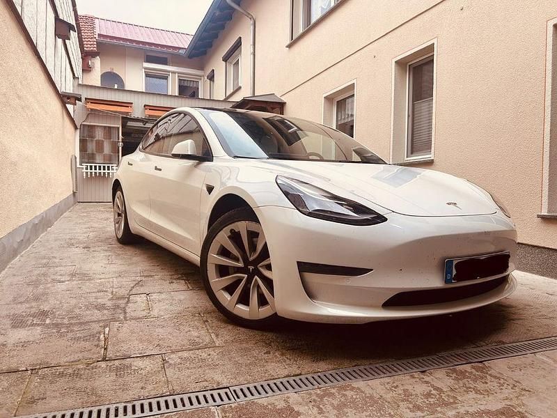 Weiß Gebraucht 2021 Tesla Model 3 Limousine | 22.999 € (Superpreis) - Bild 1/4
