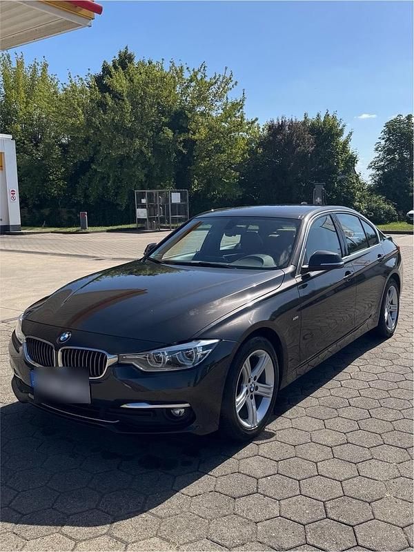 Andere farben Gebraucht 2017 BMW 318 Luxury Line Limousine | 13.390 € (Fairer Preis) - Bild 1/4