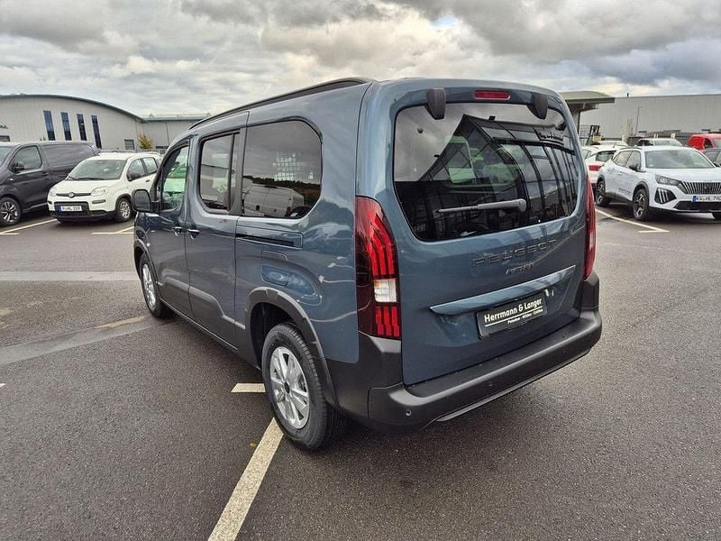 Neu Peugeot Rifter Allure 131 PS (96 kW) 2025 Blau Van / Kleinbus