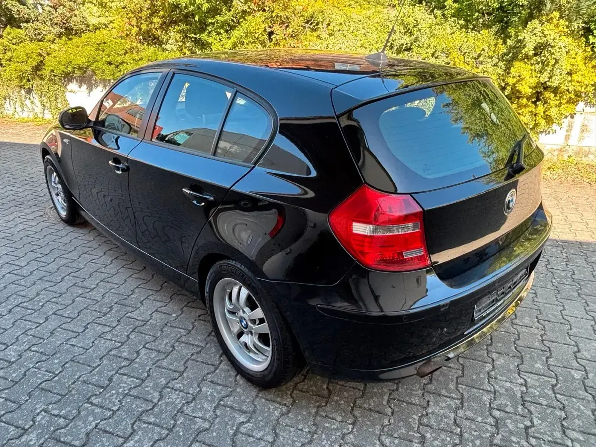 Gebraucht BMW 116 Advantage 122 PS (89 kW) 2010 Schwarz Kleinwagen