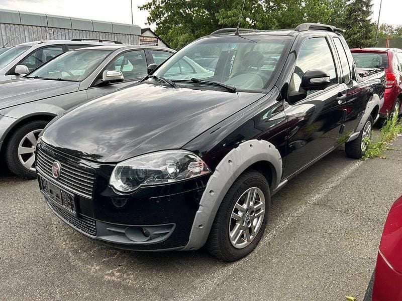 Schwarz Gebraucht 2013 Fiat Strada Trekking SUV | 3.490 € - Bild 1/4