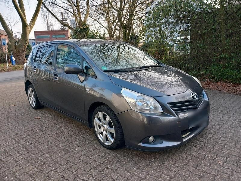 Gebraucht Toyota Verso 150 PS (110 kW) 2012 Grau Van / Kleinbus