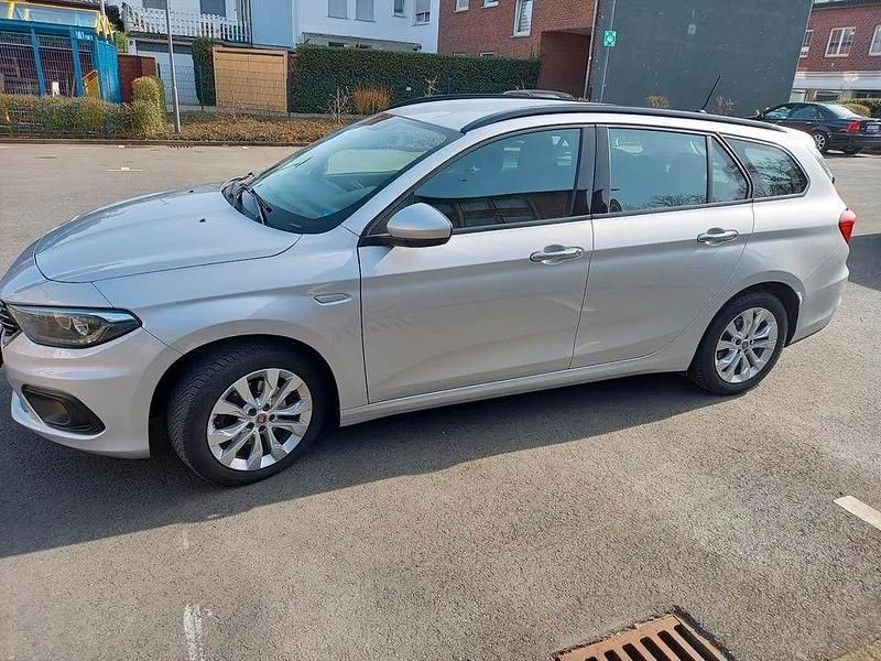 Gebraucht Fiat Tipo Lounge 120 PS (88 kW) 2017 Silber Kombi