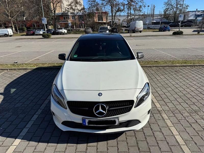 Gebraucht Mercedes A180 122 PS (89 kW) 2016 Weiß Limousine