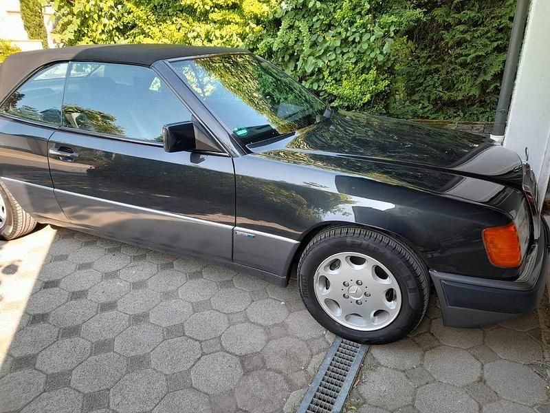 Gebraucht Mercedes E300 Sportline 220 PS (161 kW) 1993 Schwarz Cabrio