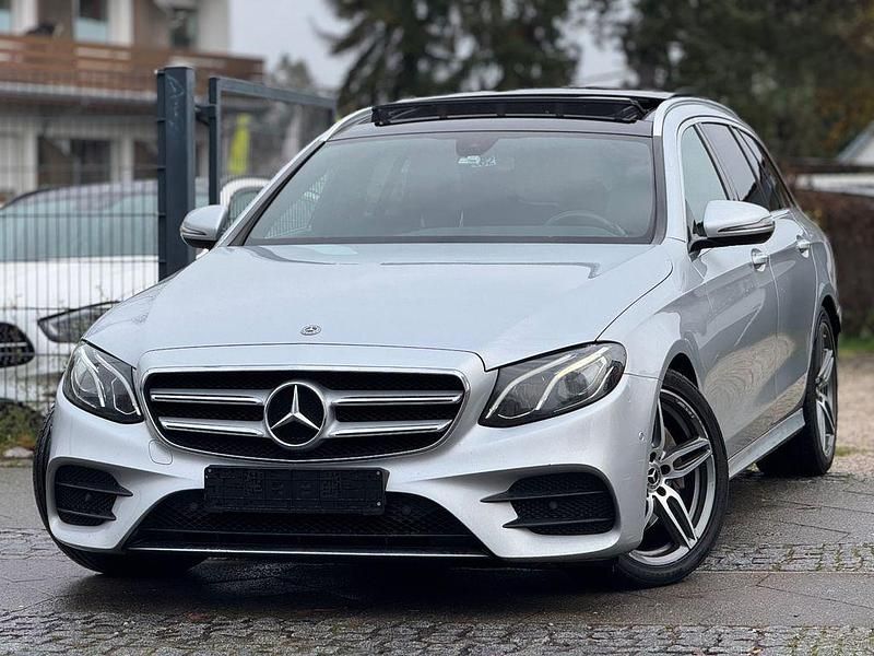 Silber Gebraucht 2018 Mercedes E200 AMG Kombi | 22.499 € (Guter Preis) - Bild 1/4