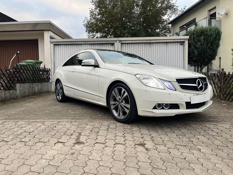 Gebraucht Mercedes E200 184 PS (135 kW) 2010 Weiß Coupé