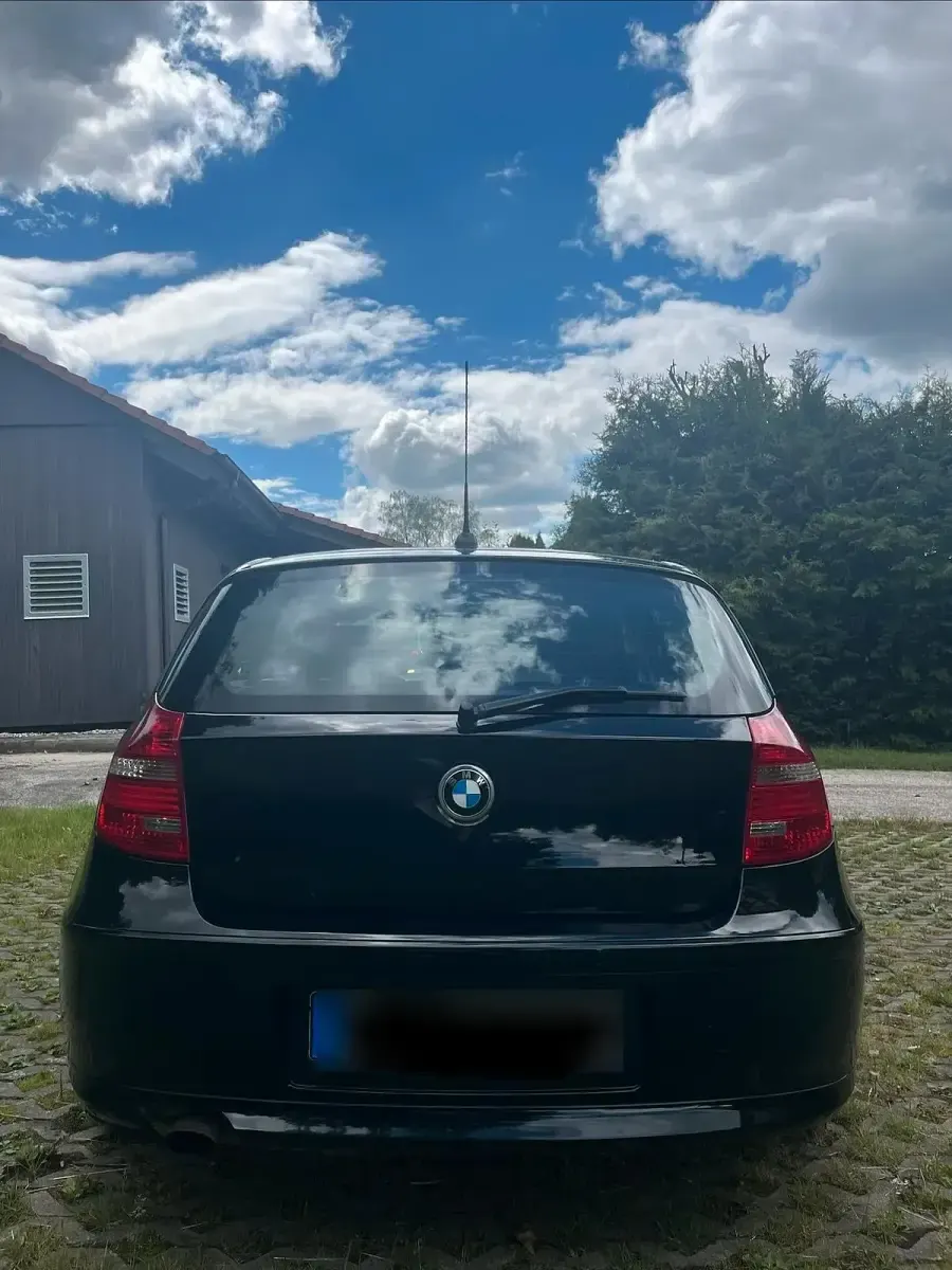 Gebraucht BMW 116 122 PS (89 kW) 2011 Schwarz Kleinwagen